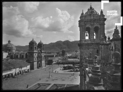 Campanarios de la catedral de Cuzco. Plaza de Armas