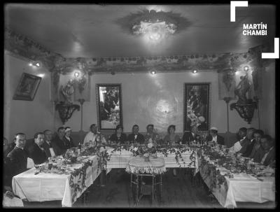 Banquete en honor a Carlos Concha, Ministro Plenipotenciario de Perú en Bolivia y las hermanas Raquel y Leonor Salamanca Ugarte