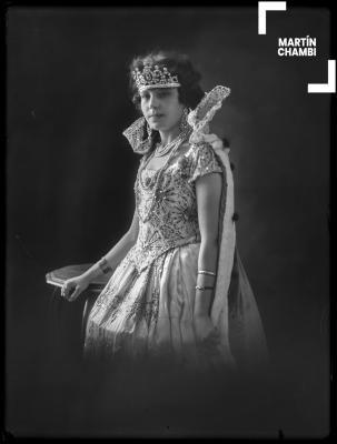 Retrato de  Doris de La Torre Romainville, reina del carnaval del  Cuzco