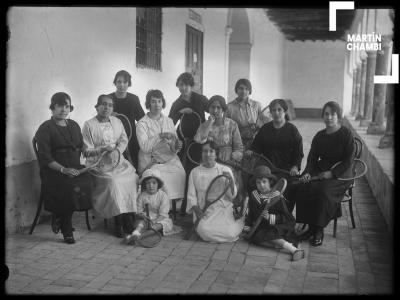 Maestras tenistas en el local del Concejo Provincial