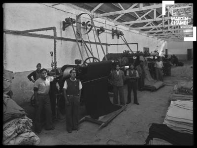 Personal y maquinarias de la fábrica de tejidos Huáscar