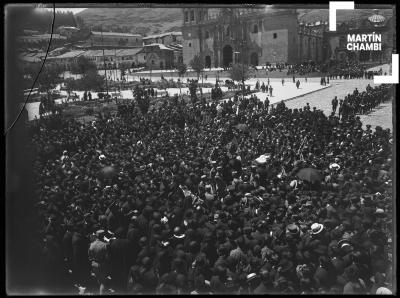 Funeral del aviador Alejandro Velasco Astete. Plaza de Armas, Cuzco