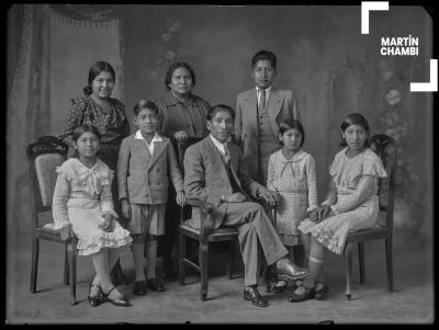 Retrato de la familia de Martín Chambi y Manuela López