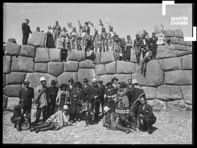 Delegación de artistas y bailarines puneños en Saqsaywaman