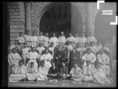 Retrato de padres mercedarios en el Convento de la Merced junto a Pedro Pascual Farfán de los Godos, obispo del Cuzco