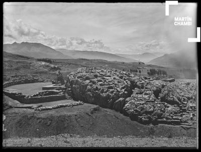 Vista del anfieteatro Qenqo, Cuzco