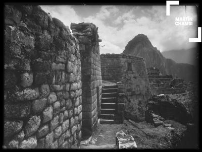 Vista de la casa de la Ñusta y Torreón, Machu Picchu