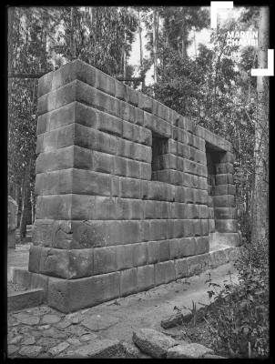 Palacio de Qolqampata, portada de doble jamba