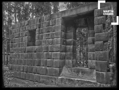 Palacio de Qolqampata, portada de doble jamba