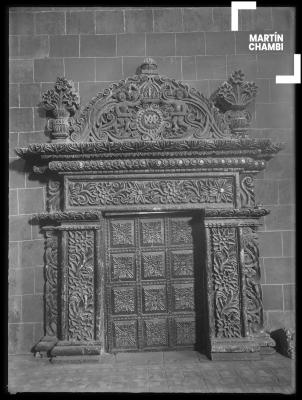 Portada interior del templo de Santiago Apóstol de Pomata, Puno