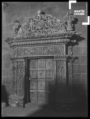 Portada interior del templo de Santiago Apóstol de Pomata, Puno