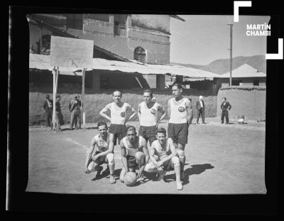 Equipo de baloncesto no identificado