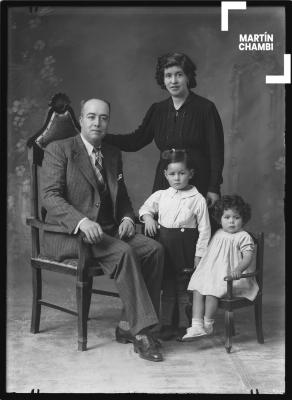 Retrato de la familia de Horacio Rozas y Celia Ochoa