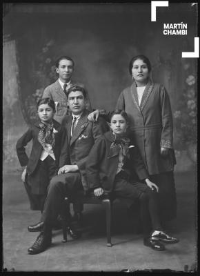 Retrato de la familia de José Luis Aguirre Cáceres y Carmen Dávalos