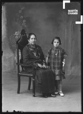 Retrato de mujer y niña no identificadas