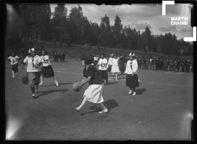 Partida de baloncesto femenino