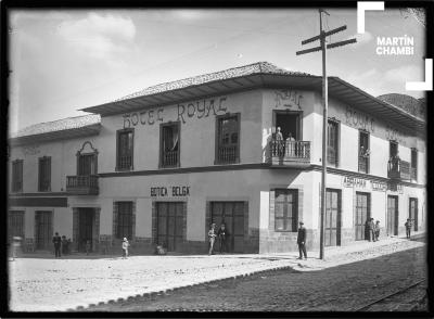 Fachada del Hotel Royal en la esquina de Avenida el Sol con el Portal de Mantas