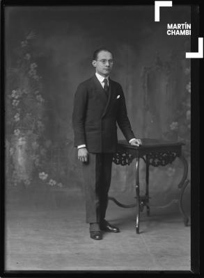 Retrato de Alfredo Casabonne, gerente del banco de crédito del Perú