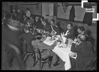 Banquete de oficiales y autoridades cuzqueñas en el Hotel Colón