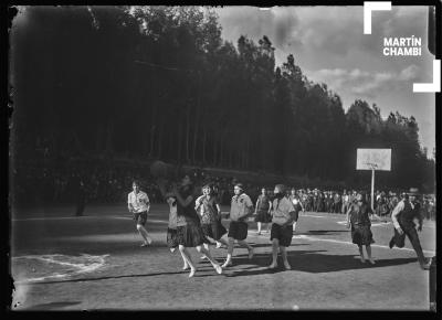 Deportistas de baloncesto en el Estadio Universitario