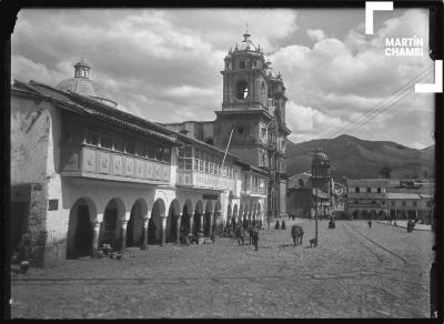 Vista del  portal de la Compañía en la Plaza de Armas del Cuzco