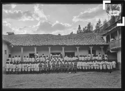 Tropa de militares y oficiales del regimiento de artillería N° 4
