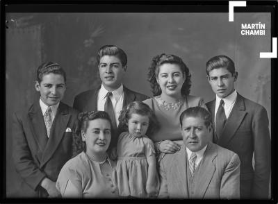 Retrato de la familia de Juan Gualberto Medina y Maruja Álvarez