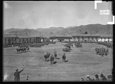 Militares recibiendo bendición en la Plaza de San Francisco