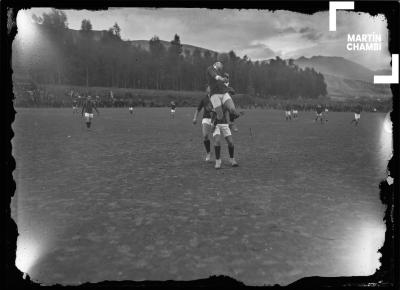 Partido de fútbol en el Estadio Universitario