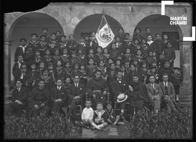 Escolares y maestros del Colegio San Francisco de Asís