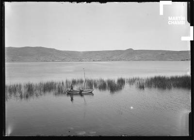 Balsero en el Lago Titicaca