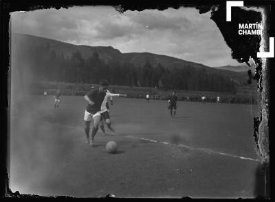 Partido de fútbol en el Estadio Universitario