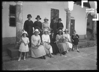 Maestras tenistas en el local del Concejo Provincial