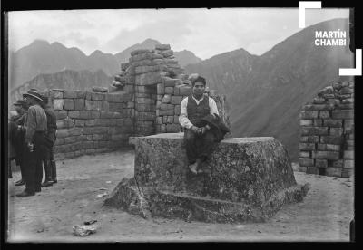 Hombre miembro del personal del Hotel Machu Picchu