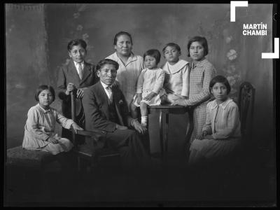 Retrato de la familia de Martín Chambi y Manuela López