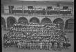 Retrato del alumnado del Colegio Santa Ana junto a la reverenda madre Sor Ana Santina Lomónico Quaranto en su antiguo local de Santa Catalina