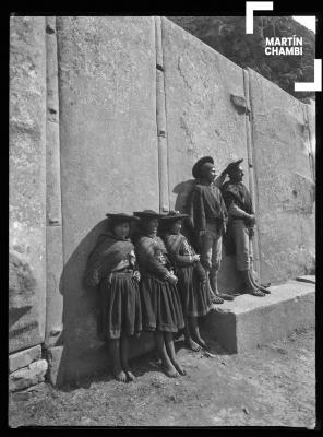 Waynas de Ollantaytambo, hombres y mujeres de Ollantaytambo en el Templo del Sol