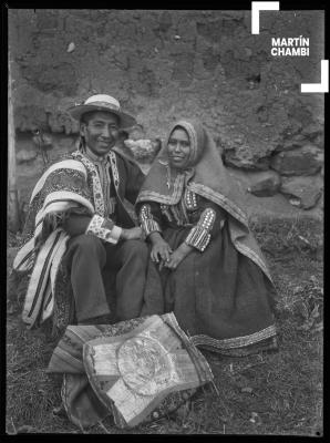 Martín Chambi junto a señorita Silica