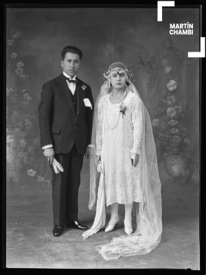 Retrato de novios, Sr. Medina y novia no identificada