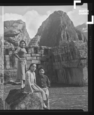 Personas no identificadas en Machu Picchu