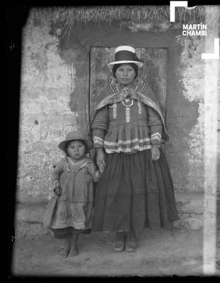 Retrato de mujer y niña de Carabaya no identificadas