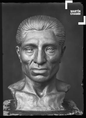 Reproducción fotográfica de escultura de Martín Chambi realizada por Francisco Guzmán Becerra