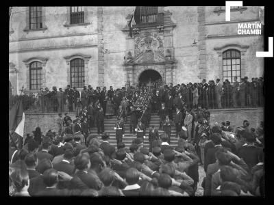 Procesión fúnebre de Luis Blanco Rodríguez con presencia de Carlos A. de la Jara, prefecto del Cuzco