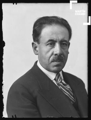 Retrato de José Uriel García en estudio fotográfico