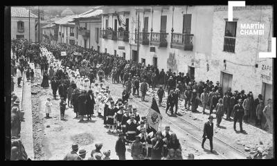 Procesión fúnebre de Alejandro Velasco Astete en Plaza San Francisco