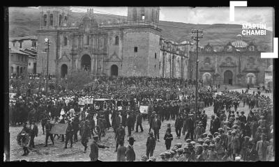 Procesión fúnebre de Alejandro Velasco Astete en Plaza San Francisco