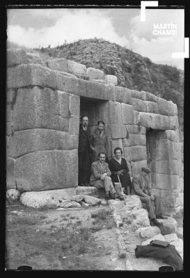 Alejandro González Trujillo y amigos en Tambomachay