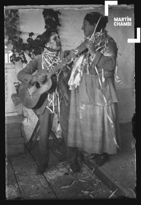 Martín Chambi y María Esther Cárdenas Álvarez en celebración de carnaval